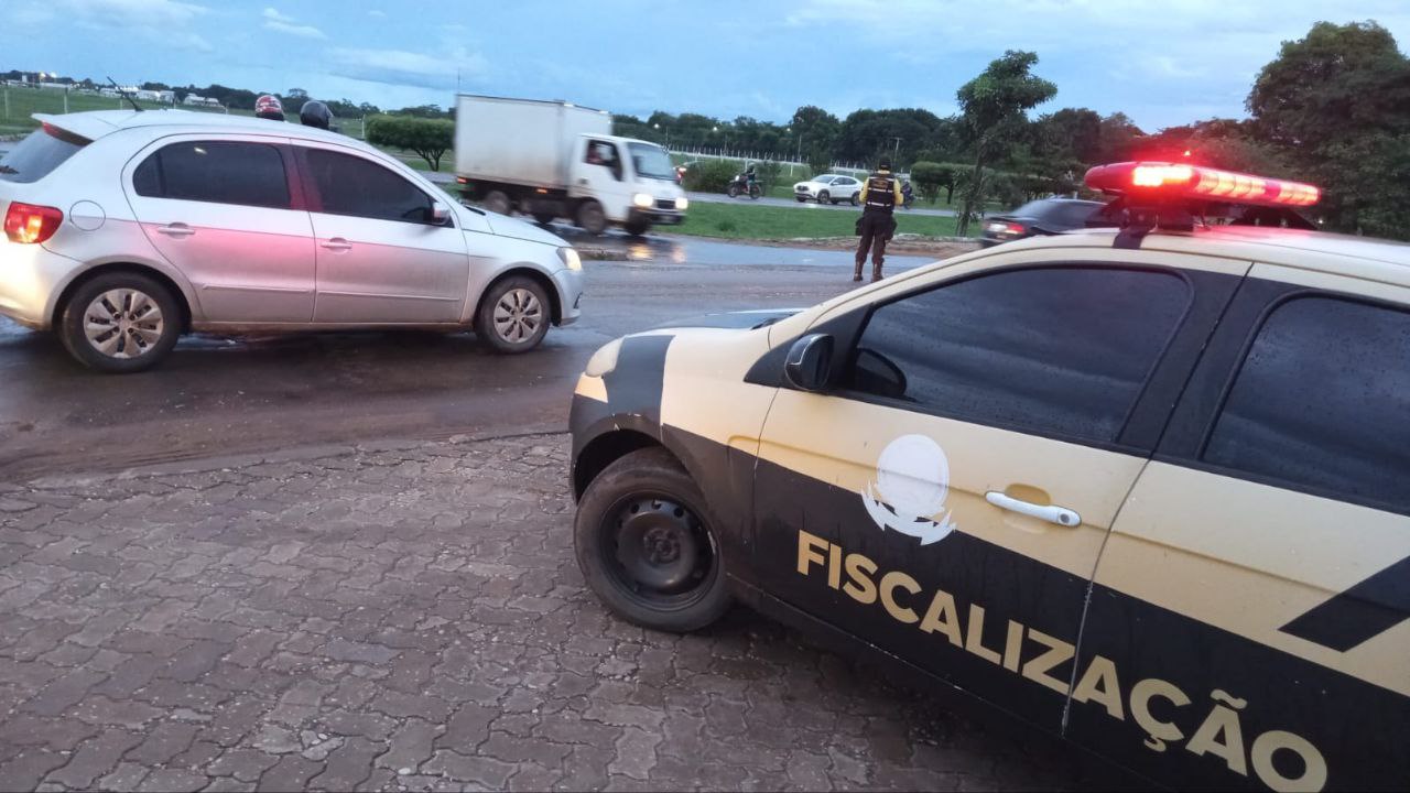 Agentes da Setran em ação na BR-010 próximo a entrada do aeroporto de Imperatriz.