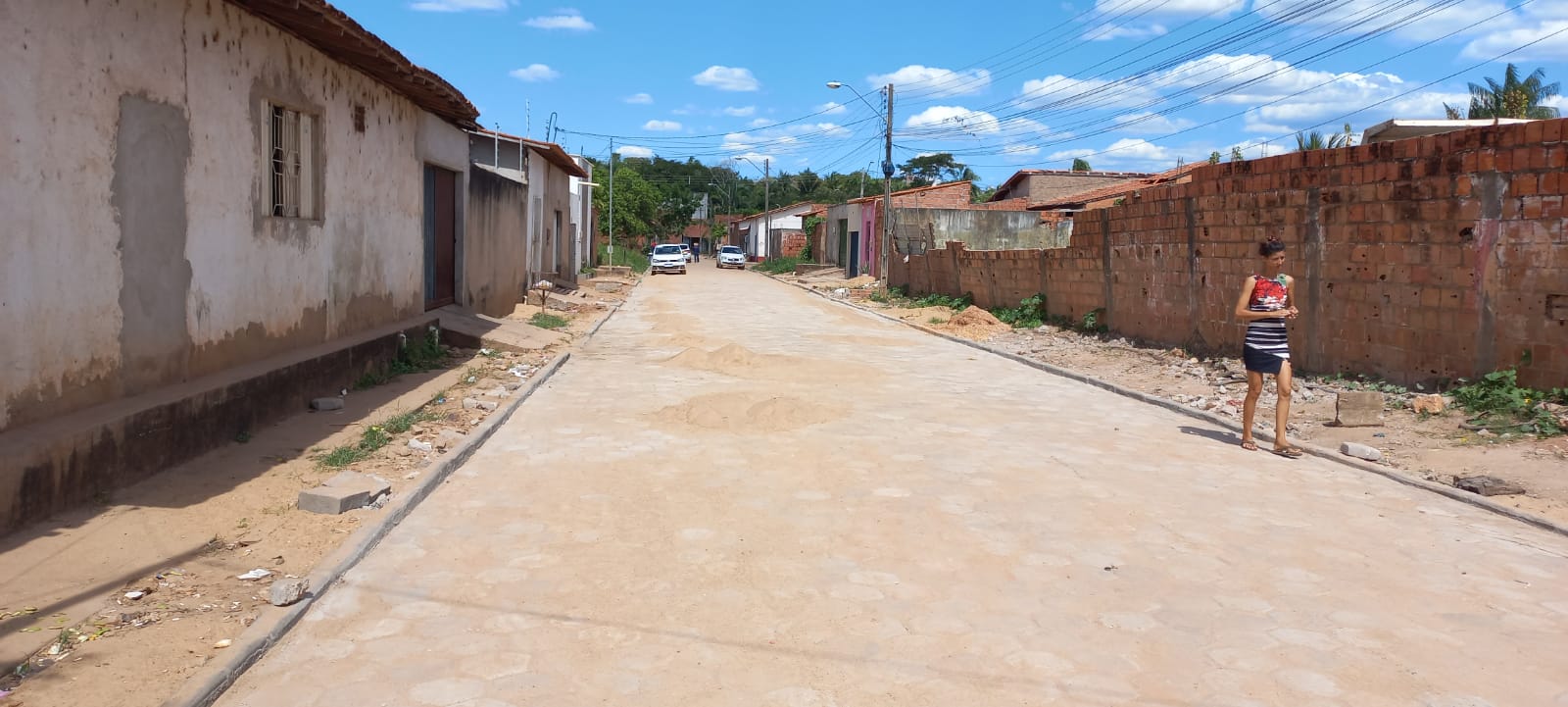 Rua do Alecrim recebeu pavimentação em bloquetes no bairro Cinco Irmãos