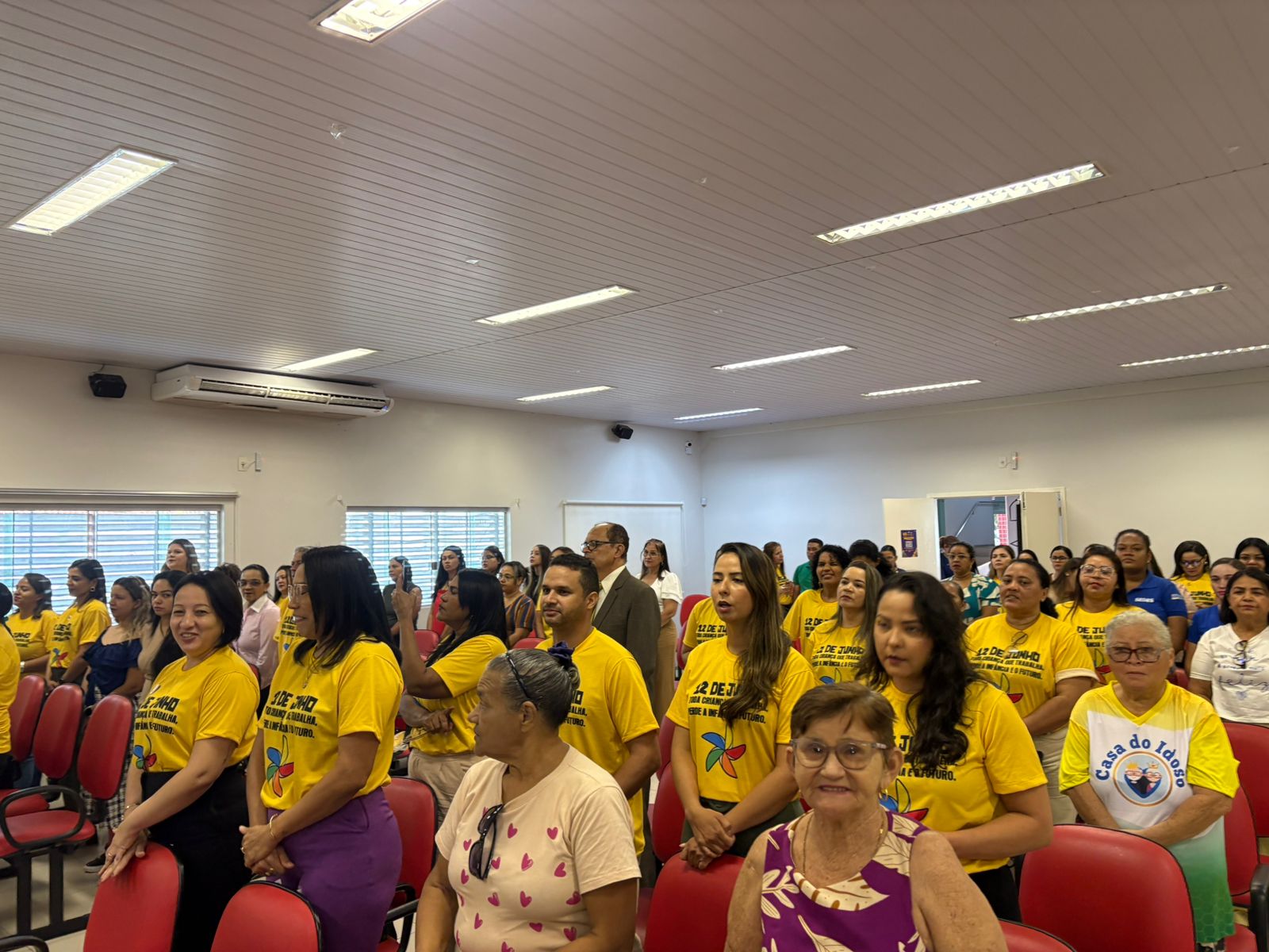 Público presente na abertura da Semana de Combate ao Trabalho Infantil, realizada na manhã desta segunda-feira (9).
